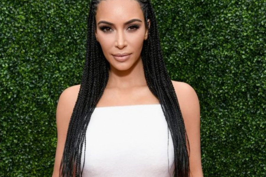 Bizaran rođendanski poklon: Hologram pokojnog oca se obratio Kim Kardašijan (video)