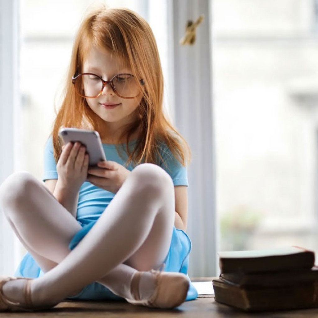 Novi paketi za bezbedno upravljanje prvim mobilnim telefonom uz puno mogućnosti za roditeljski nadzor Novi paketi za bezbedno upravljanje prvim mobilnim telefonom uz puno mogućnosti za roditeljski nadzor