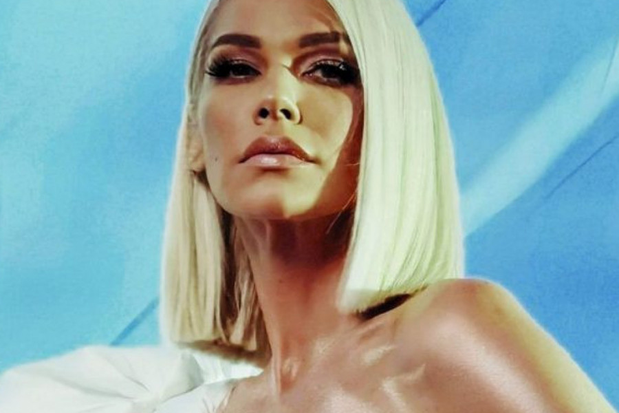 Nataša Bekvalac ima tajnog obožavaoca: Kakav je to poklon pevačica zatekla na svom automobilu? (foto)