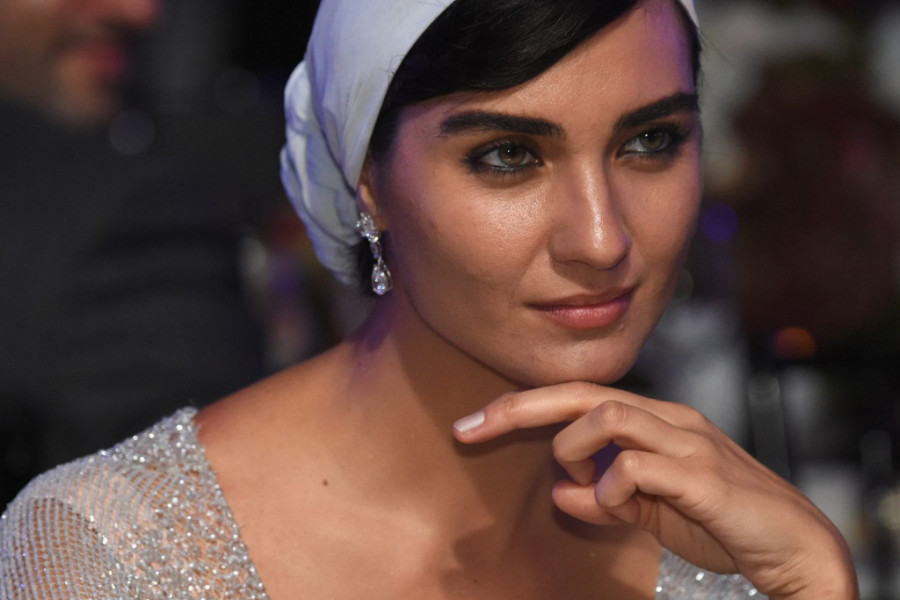 Turska lepotica ponovo zaljubljena: Tuba Bujukustun u vezi sa zgodnim fudbalerom (foto)