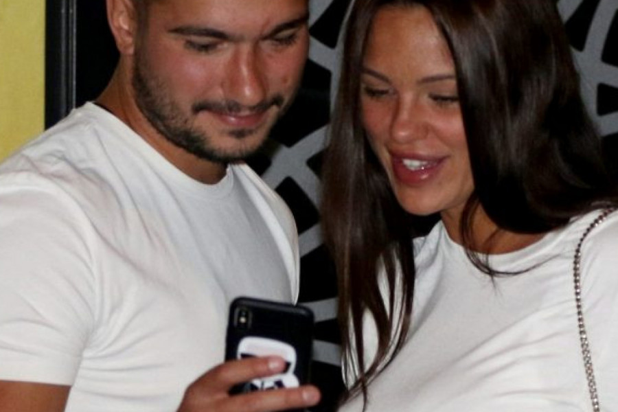 Egzotično letovanje u oktobru: Bojana Rodić i Mirko Šijan uživaju na moru (video) Egzotično letovanje u oktobru: Bojana Rodić i Mirko Šijan uživaju na moru (video)