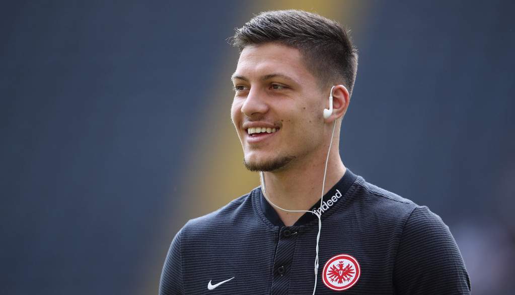 Zvezda vodilja Luke Jovića: Crnokosa lepotica zbog koje je postigao sve što je želeo Zvezda vodilja Luke Jovića: Crnokosa lepotica zbog koje je postigao sve što je želeo