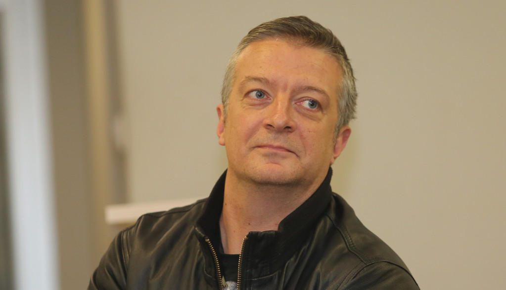 Mašan Lekić se razvodi? Supruga obrisala zajedničke fotografije, a šta on kaže? Mašan Lekić se razvodi? Supruga obrisala zajedničke fotografije, a šta on kaže?