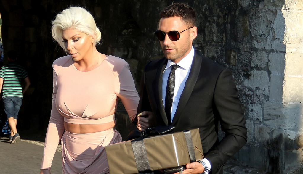 Jelena Karleuša brani supruga: Žao mi je što je Duško uvučen u mulj i blato! Jelena Karleuša brani supruga: Žao mi je što je Duško uvučen u mulj i blato!