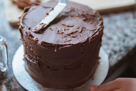 Puna je fila! Božanstvena čokoladna poslastica koja se ne peče (recept)