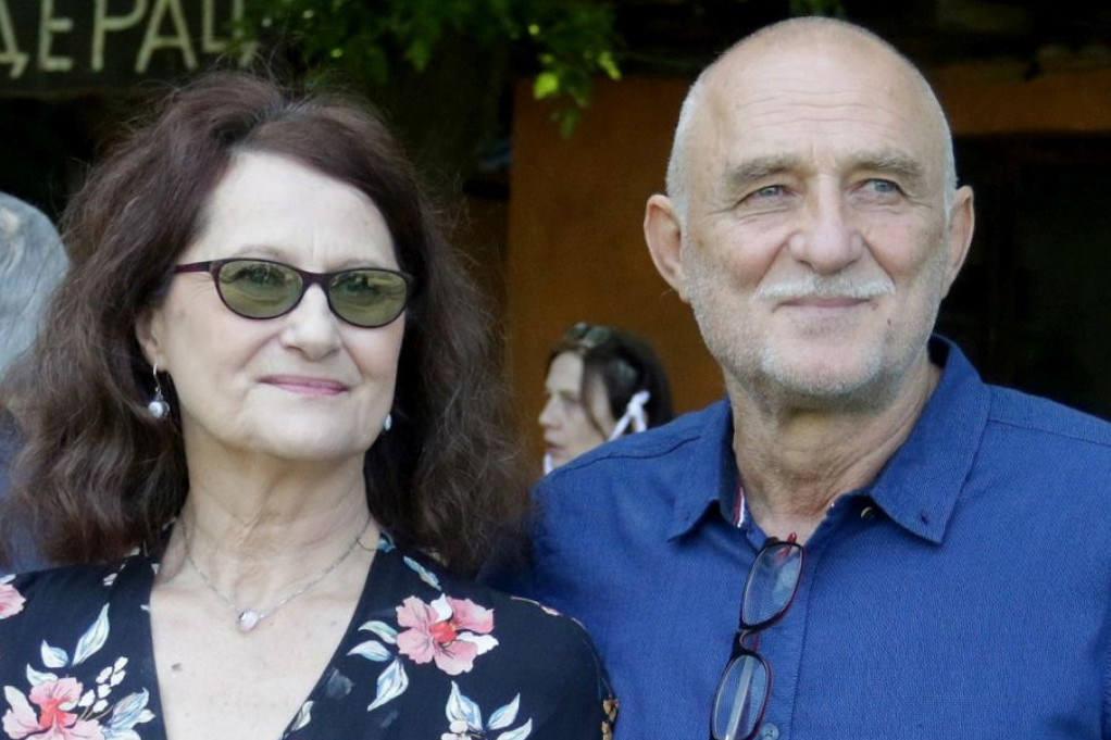 Tužne vesti stižu o Danici Ristovski: Svi plaču zbog neočekivanog odlaska Lazarove bivše (FOTO) Tužne vesti stižu o Danici Ristovski: Svi plaču zbog neočekivanog odlaska Lazarove bivše (FOTO)
