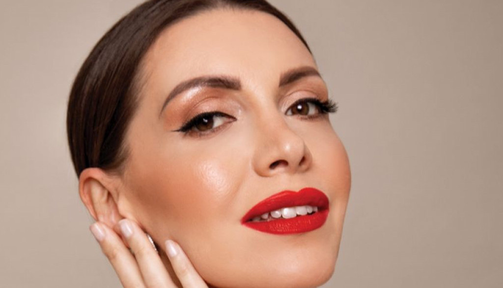 Ugledan i visokoobrazovani gospodin: Ovo je muž voditeljke Slagalice Jelene Simić koji je nekoliko decenija stariji od nje (FOTO) Ugledan i visokoobrazovani gospodin: Ovo je muž voditeljke Slagalice Jelene Simić koji je nekoliko decenija stariji od nje (FOTO)