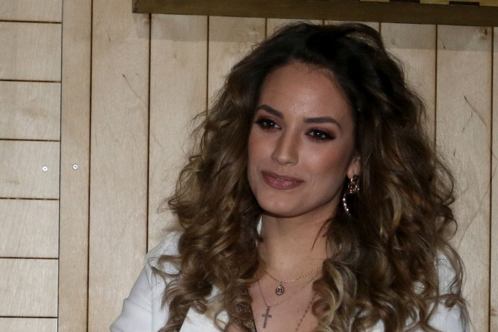 Samo mesec dana od porođaja, a Marina Ćosić je već u top formi (foto) Samo mesec dana od porođaja, a Marina Ćosić je već u top formi (foto)