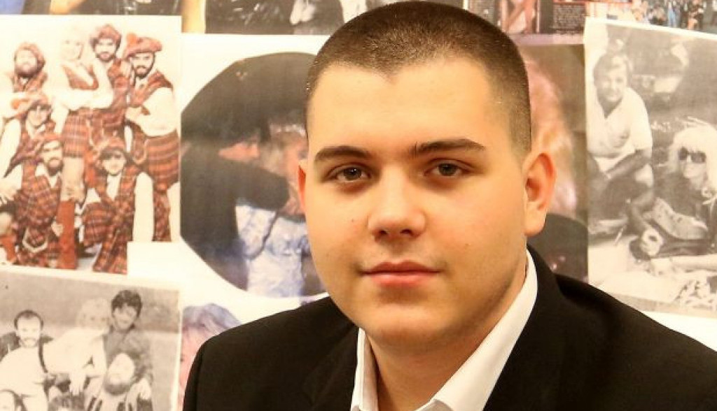 Igračke i slaktiši su prevaziđeni: Viktor Živojinović ovim iznenadio malog Aleksandra (foto) Igračke i slaktiši su prevaziđeni: Viktor Živojinović ovim iznenadio malog Aleksandra (foto)
