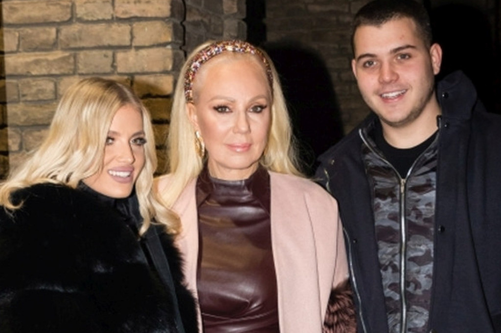 Brena SINU IZA LEĐA povukla NEOČEKIVAN POTEZ i učinila OVO sa njegovom bivšom devojkom Sandrom Brena SINU IZA LEĐA povukla NEOČEKIVAN POTEZ i učinila OVO sa njegovom bivšom devojkom Sandrom