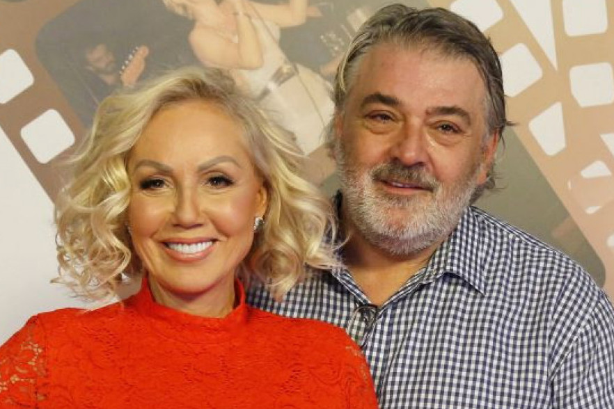 Lepa Brena se OGLASILA NEUTEŠNA, izgubila voljenog: Ostala sam bez svog zaštitnika, svoje najveće podrške! Svi šalju reči utehe Lepa Brena se OGLASILA NEUTEŠNA, izgubila voljenog: Ostala sam bez svog zaštitnika, svoje najveće podrške! Svi šalju reči utehe