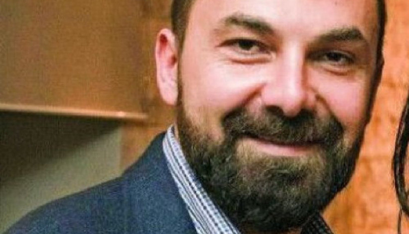 Jugoslav Karić uhvaćen u društvu poznate plavuše, pao i poljubac (foto)