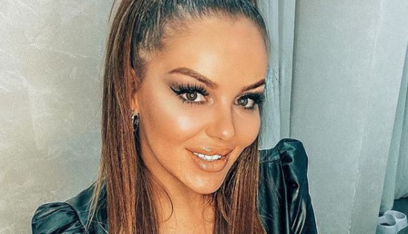 Nikad provokativnija: Najstarija sestra Rodić u do sad neviđenom izdanju (foto) Nikad provokativnija: Najstarija sestra Rodić u do sad neviđenom izdanju (foto)
