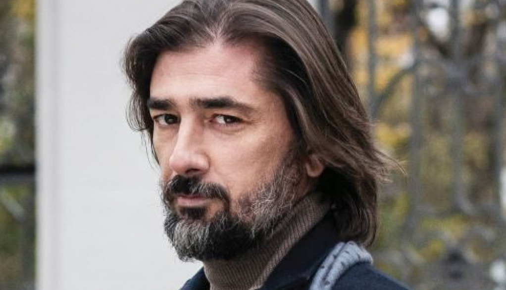 Fotografija Vojina Ćetkovića ukrala svu pažnju: Ko se krije iza njegovih leđa?