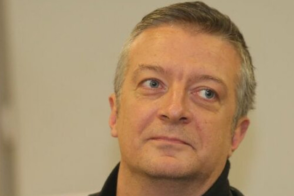 Emotivni porodični portret: Mašan Lekić sa izabranicom i ćerkom u javnosti, SVI KOMENTARIŠU JEDNO (FOTO) Emotivni porodični portret: Mašan Lekić sa izabranicom i ćerkom u javnosti, SVI KOMENTARIŠU JEDNO (FOTO)