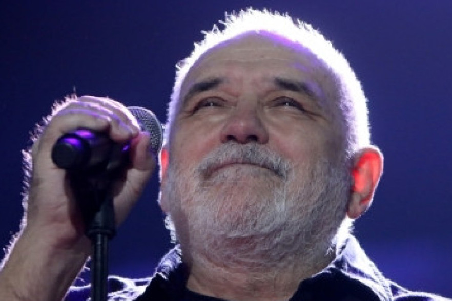 Bol ne prolazi: Aleksa Balašević oglasio se prvi put nakon očeve smrti (foto) Bol ne prolazi: Aleksa Balašević oglasio se prvi put nakon očeve smrti (foto)