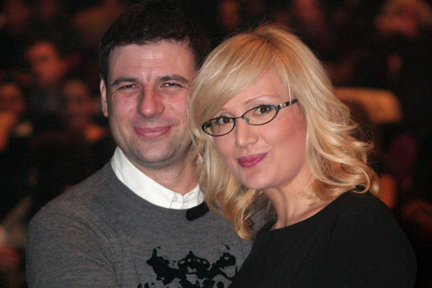 KO JE TO ZAMENIO LEONTINU? OVU lepoticu je oženio Leontinin bivši muž Filip Pat (FOTO) KO JE TO ZAMENIO LEONTINU? OVU lepoticu je oženio Leontinin bivši muž Filip Pat (FOTO)