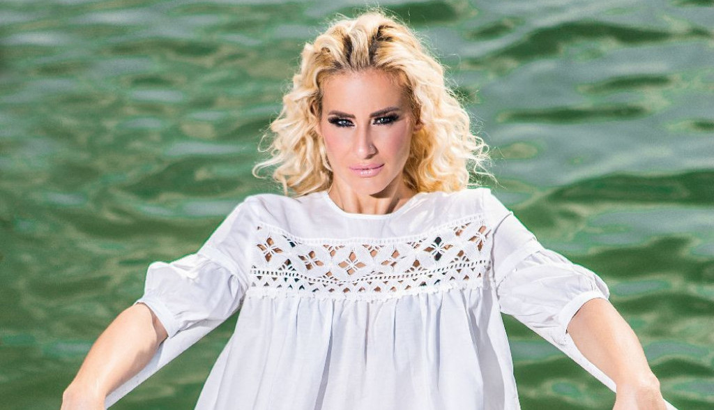 Zbog internet prodaje odeće bila je na stubu srama, a Milica Dabović otkriva: Zarađujem više od prosečne srpske plate! Zbog internet prodaje odeće bila je na stubu srama, a Milica Dabović otkriva: Zarađujem više od prosečne srpske plate!