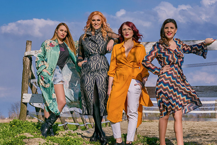 NEPRIJATNO! Prvi javni susret Frajli nakon raspada! Evo šta je odbegla članica Marija poručila (FOTO) NEPRIJATNO! Prvi javni susret Frajli nakon raspada! Evo šta je odbegla članica Marija poručila (FOTO)