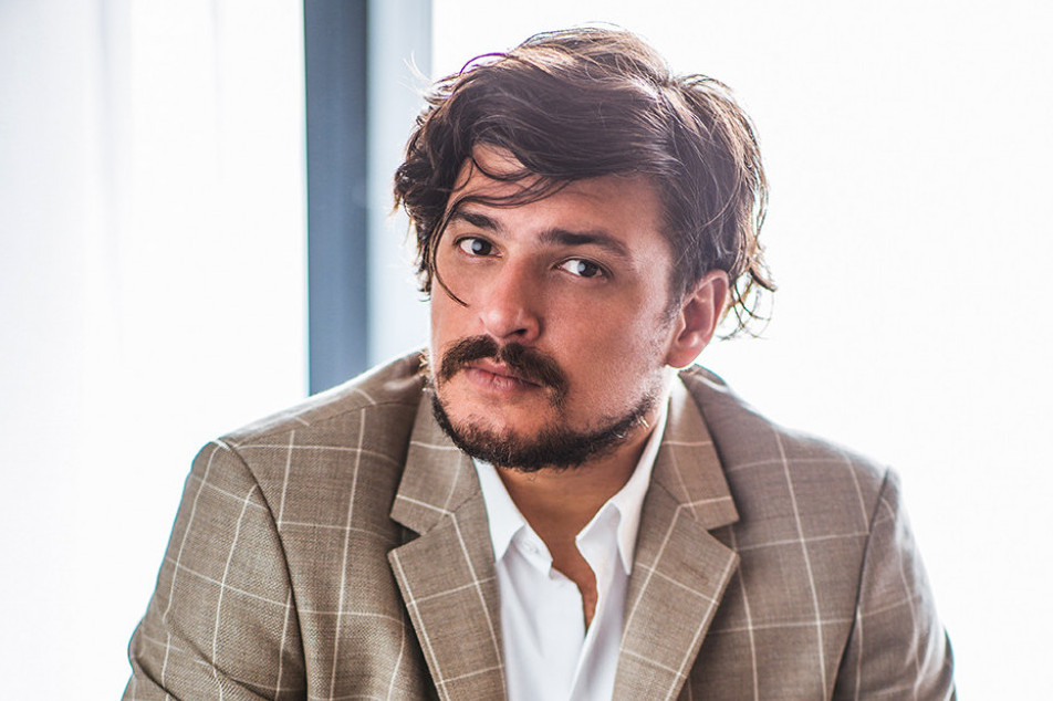 Drži je čvrsto oko struka: Andrija Kuzmanović fotografisan sa sveže razvedenom koleginicom, svi će biti iznenađeni (FOTO) Drži je čvrsto oko struka: Andrija Kuzmanović fotografisan sa sveže razvedenom koleginicom, svi će biti iznenađeni (FOTO)