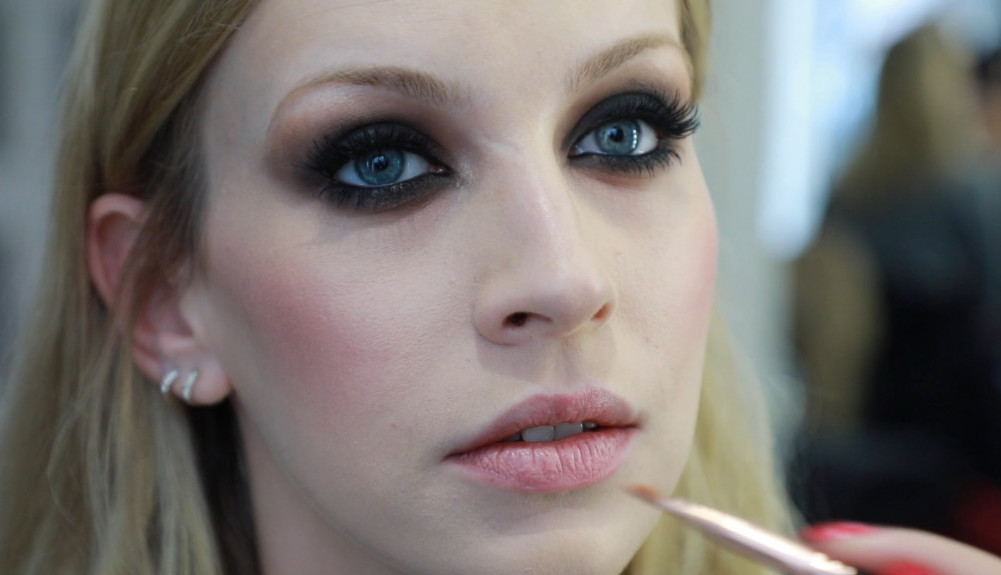 Zvezda serije Aleksandar od Jugoslavije u make up tutorialu: Sada shvatam da sam mnogo grešila (video)