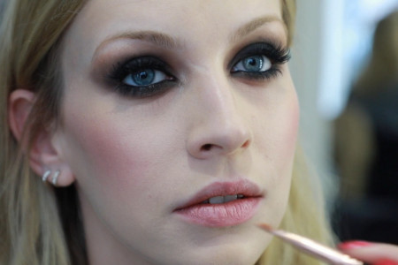 Zvezda serije Aleksandar od Jugoslavije u make up tutorialu: Sada shvatam da sam mnogo grešila (video)