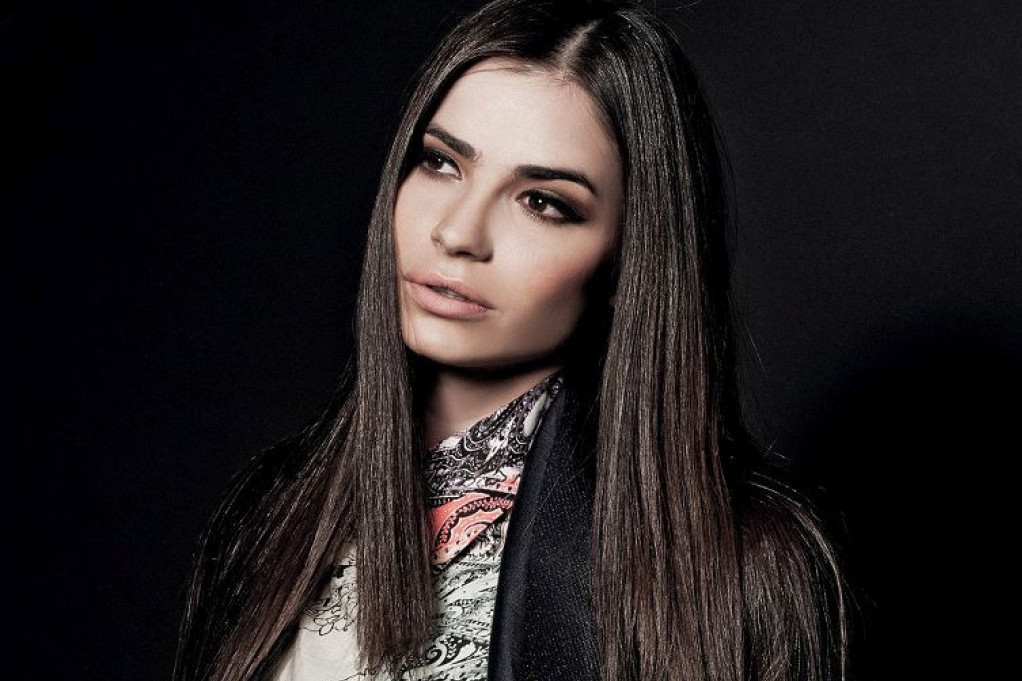 Konačno! Marija Karan našla dečka ovim gestom ju je rasprametio (foto) Konačno! Marija Karan našla dečka ovim gestom ju je rasprametio (foto)