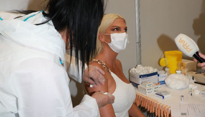 Jelena Karleuša se vakcinisala, evo koju je vakcinu odabrala Jelena Karleuša se vakcinisala, evo koju je vakcinu odabrala