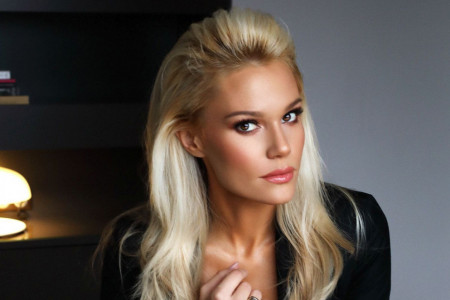 Lena Kovačević u prolećnom odelu jarke boje koje možete da priuštite! Ipak, svi su joj gledali u noge i pitali se šta je ovo obula? (FOTO)