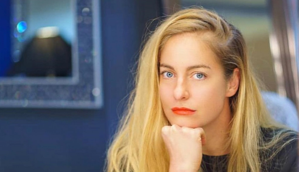 Gole hristina slike popović NJU JE
