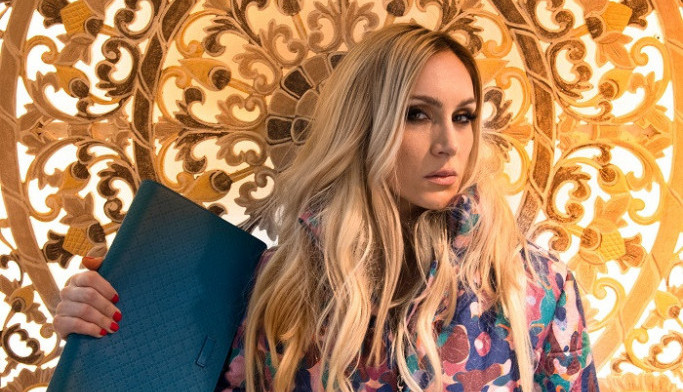Izgled svetskih zvezda: Jelena Gavrilović ponela haljinu koja je san svake žene, sve oči uprte u nju! (FOTO) Izgled svetskih zvezda: Jelena Gavrilović ponela haljinu koja je san svake žene, sve oči uprte u nju! (FOTO)