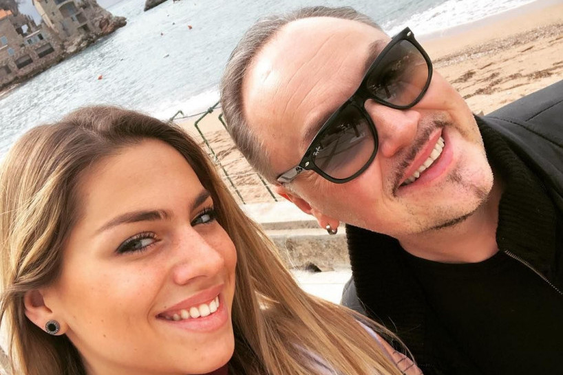Dugokosi Knez i beba Ksenija: Nikad viđena porodična fotografija poznatog oca sa ćerkom će vas raznežiti i nasmejati Dugokosi Knez i beba Ksenija: Nikad viđena porodična fotografija poznatog oca sa ćerkom će vas raznežiti i nasmejati