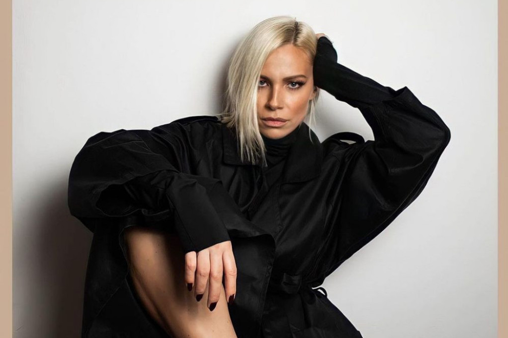 Prava buntovnica! Petra se krije od objektiva i ne voli javno da se eksponira! Upoznajte ćerku Kristine Bekvalac (FOTO) Prava buntovnica! Petra se krije od objektiva i ne voli javno da se eksponira! Upoznajte ćerku Kristine Bekvalac (FOTO)