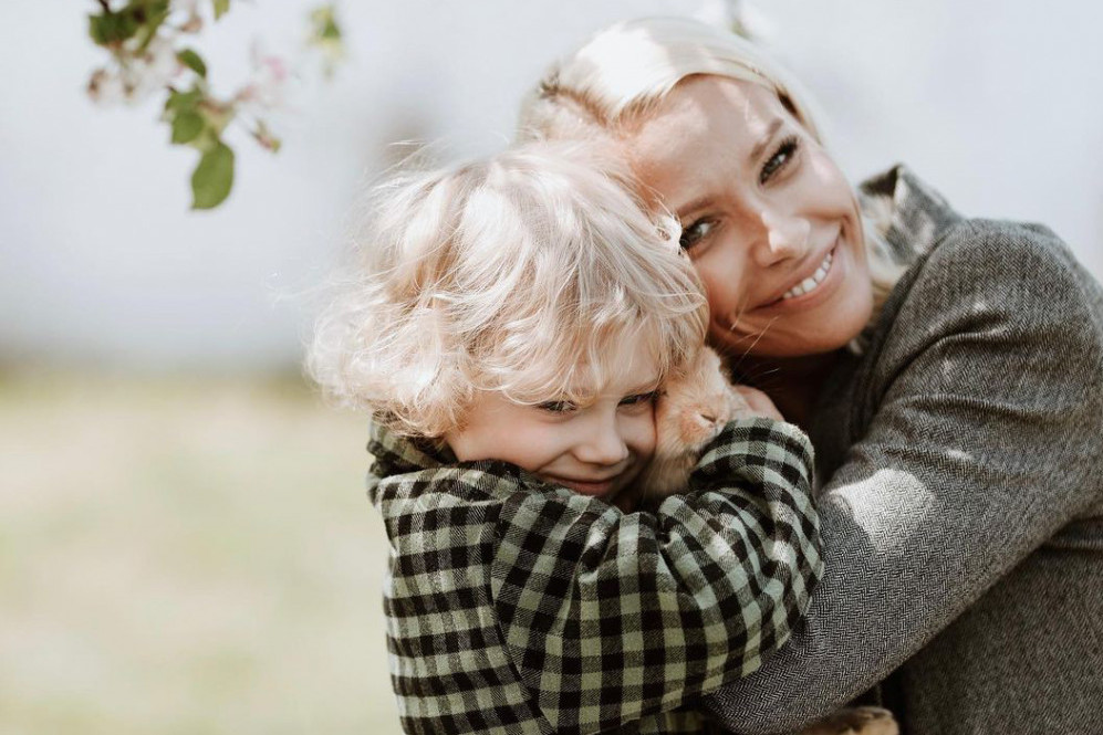 Tetka Dragana nije mogla da obuzda emocije: Sin Kristine Bekvalac je džentlmen od malih nogu (FOTO) Tetka Dragana nije mogla da obuzda emocije: Sin Kristine Bekvalac je džentlmen od malih nogu (FOTO)