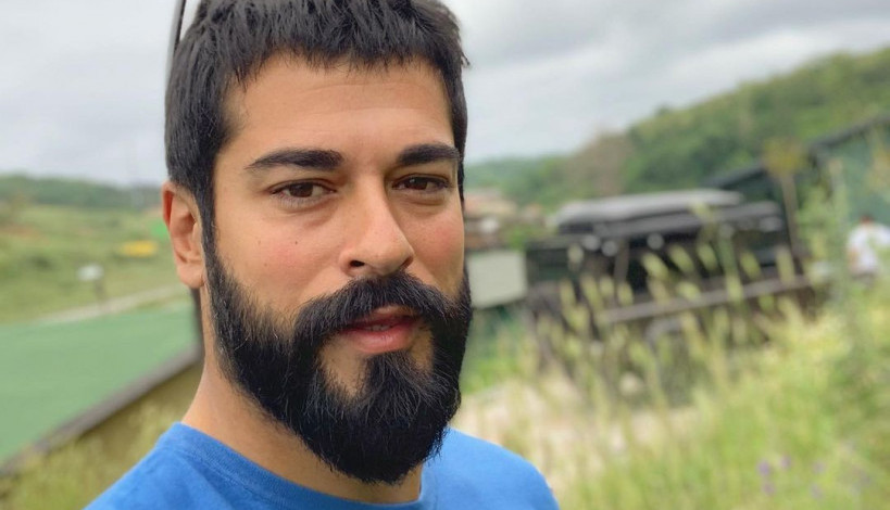 Nije Fahrije! Ko je atraktivna crnka u zagrljaju slavnog Bali Bega? (FOTO) Nije Fahrije! Ko je atraktivna crnka u zagrljaju slavnog Bali Bega? (FOTO)