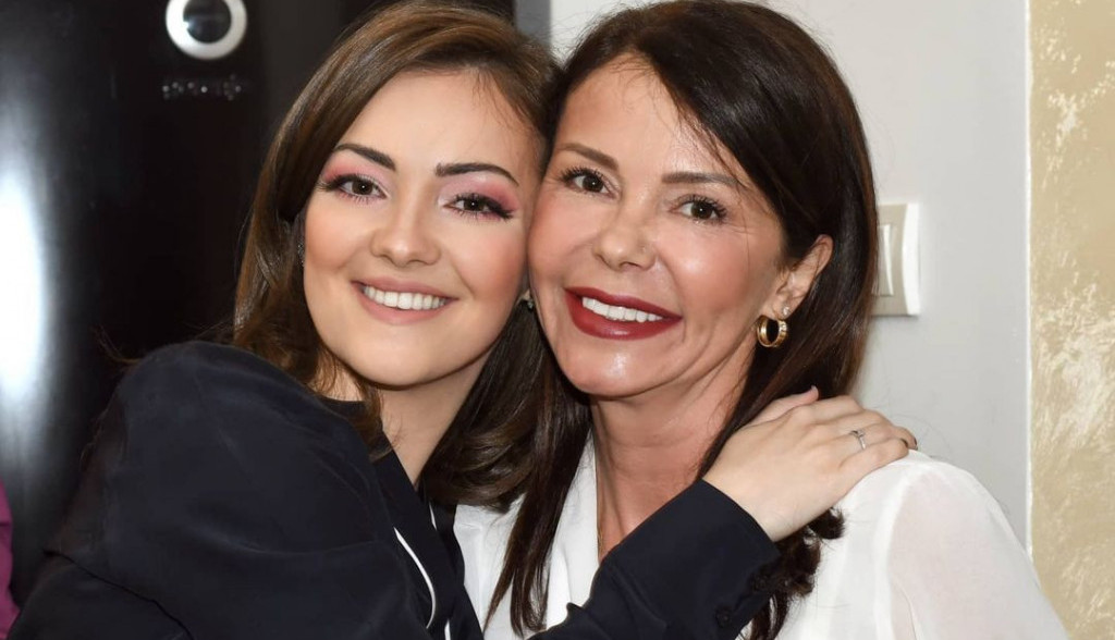 Sve je spremno za veliki dan! Snaja Jelene Bačić blista u belom (FOTO) Sve je spremno za veliki dan! Snaja Jelene Bačić blista u belom (FOTO)