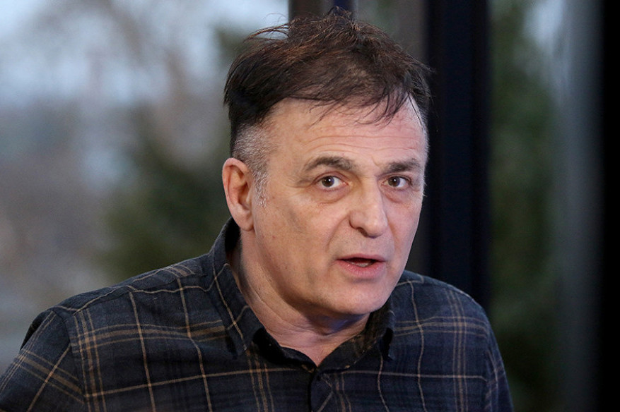 Duga bela brada prekrila je lice... Branislav Lečić se zapustio do neprepoznatljivosti, evo kako sada izgleda (FOTO) Duga bela brada prekrila je lice... Branislav Lečić se zapustio do neprepoznatljivosti, evo kako sada izgleda (FOTO)