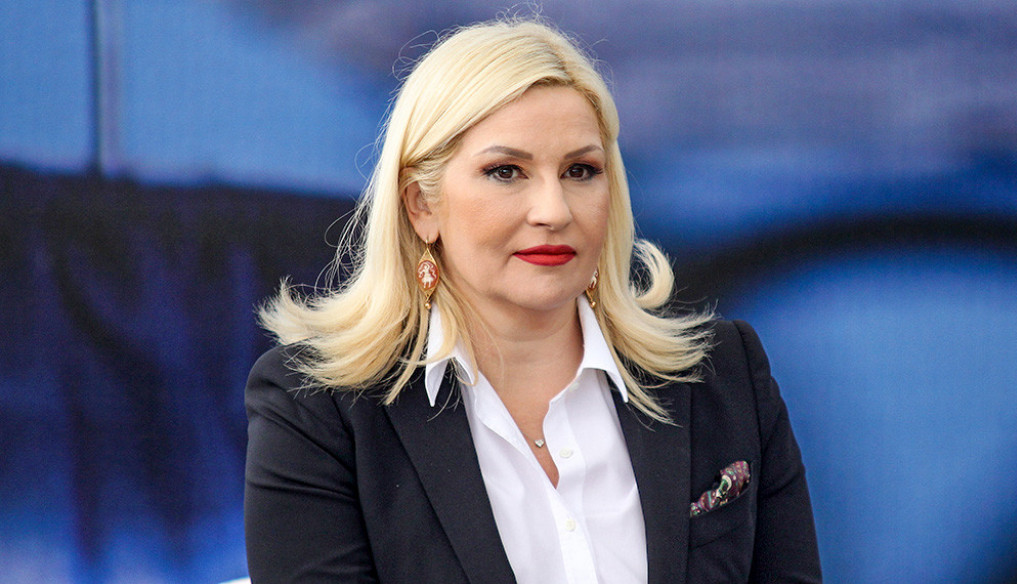 Ljubavna priča kao sa filmskog platna: Ovo je muž ministarke Zorane Mihajlović (FOTO) Ljubavna priča kao sa filmskog platna: Ovo je muž ministarke Zorane Mihajlović (FOTO)