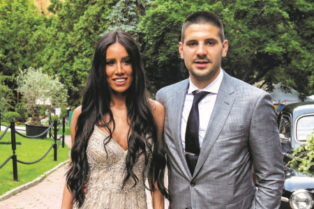 Kristina Mitrović objavila prvu fotografiju našeg šampiona sa mlađom ćerkom: Anastasija je očeva kopija (FOTO) Kristina Mitrović objavila prvu fotografiju našeg šampiona sa mlađom ćerkom: Anastasija je očeva kopija (FOTO)