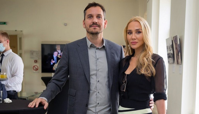 Uz suprugu kada je najteže: Retko zajedničko javno pojavljivanje Marka i Jovane Mišković na komemoraciji njenom preminulom ocu Uz suprugu kada je najteže: Retko zajedničko javno pojavljivanje Marka i Jovane Mišković na komemoraciji njenom preminulom ocu
