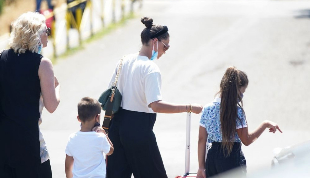Ekskluzivne fotografije: Mirka Vasiljević po povratku sa letovanja pokazala stomak
