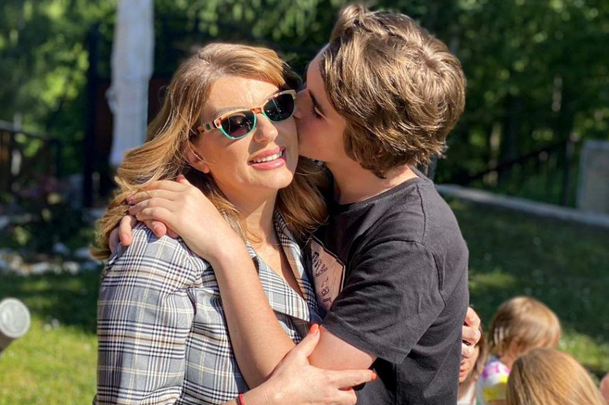 Tragedija: Sin Viki Miljković napadnut nožem, prekinuto snimanje Zvezda Granda Tragedija: Sin Viki Miljković napadnut nožem, prekinuto snimanje Zvezda Granda
