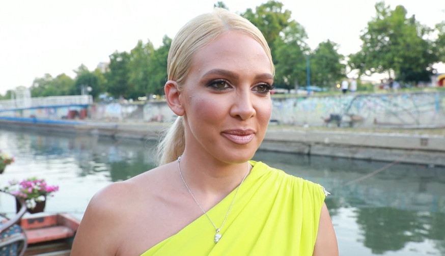 Milica Todorović iskreno o borbi sa samoćom: Pronašla sam sebe! (video) Milica Todorović iskreno o borbi sa samoćom: Pronašla sam sebe! (video)