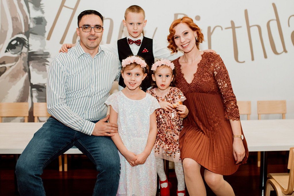 Sa troje dece sam izašla iz stana! Marija Veljković bez kočnica o burnom RAZVODU i odnosu sa bivšim suprugom Sa troje dece sam izašla iz stana! Marija Veljković bez kočnica o burnom RAZVODU i odnosu sa bivšim suprugom