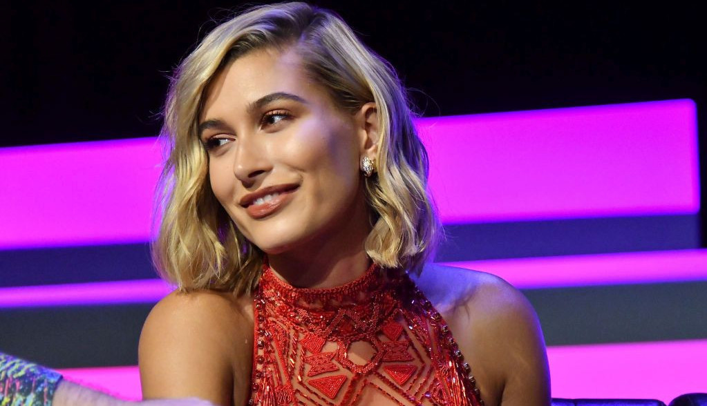 Ko je ova žena? Posle nove fotografije Hejli Biber, internet se usijao od komentara (FOTO) Ko je ova žena? Posle nove fotografije Hejli Biber, internet se usijao od komentara (FOTO)