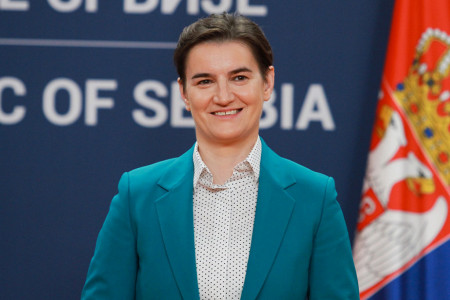 Suknja joj tako lepo stoji! Ana Brnabić konačno u javnosti OVAKO obučena, svi aplaudiraju (FOTO) Suknja joj tako lepo stoji! Ana Brnabić konačno u javnosti OVAKO obučena, svi aplaudiraju (FOTO)