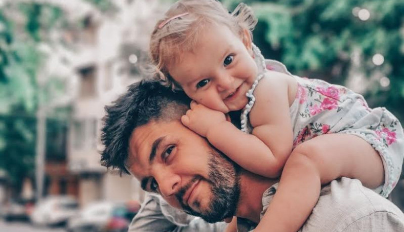 Rosa je napunila jednu godinu! Zavirite na proslavu ćerkice Stevana i Une Piale i otkrijte šta je ponosni tata podario mezimici (FOTO) Rosa je napunila jednu godinu! Zavirite na proslavu ćerkice Stevana i Une Piale i otkrijte šta je ponosni tata podario mezimici (FOTO)