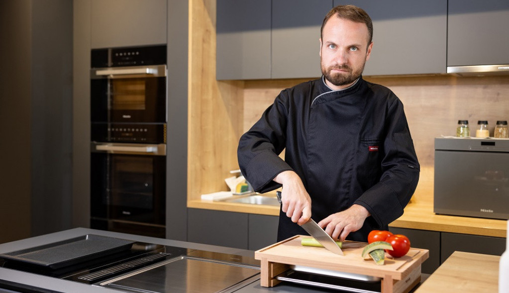 VANJA PUŠKAR, osnivač i kurator New Balkan Cuisine koncepta - ČAROLIJA BALKANSKE KUHINJE VANJA PUŠKAR, osnivač i kurator New Balkan Cuisine koncepta - ČAROLIJA BALKANSKE KUHINJE