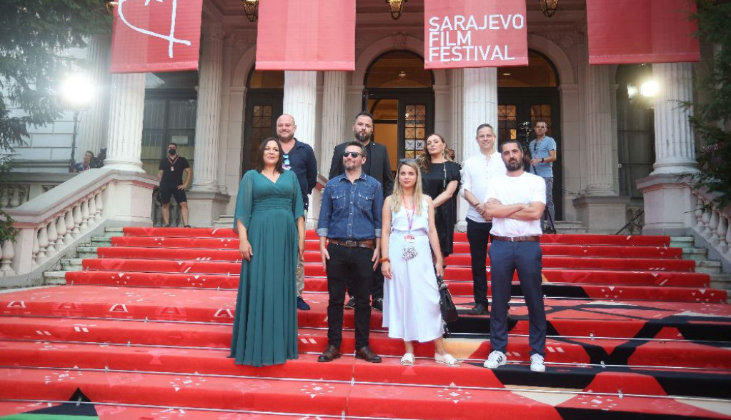 Veliki uspeh! Serija "Porodica" osvojila čak tri srca Sarajeva na Sarajevo Film Festivalu Veliki uspeh! Serija "Porodica" osvojila čak tri srca Sarajeva na Sarajevo Film Festivalu