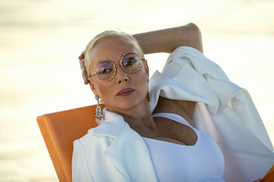 Nikad viđena fotografija: Lepa Brena je slika i prilika majke Ifete! Nikad viđena fotografija: Lepa Brena je slika i prilika majke Ifete!